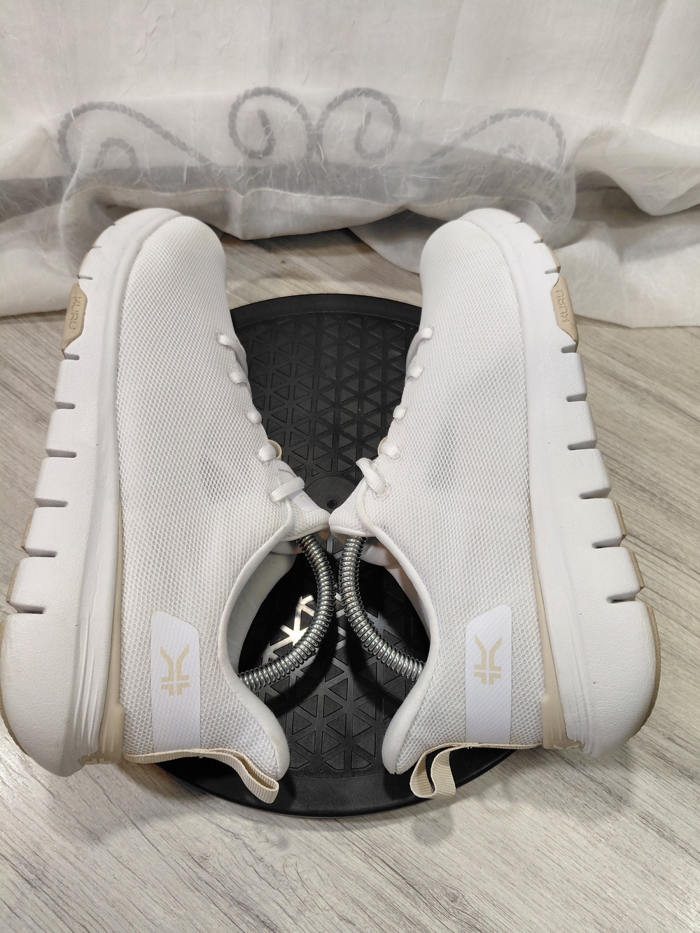 NEW KURU Womens Flex,Bright White & Sand Athletic Sneakers SIZE 9.5 - Picture 7 of 11